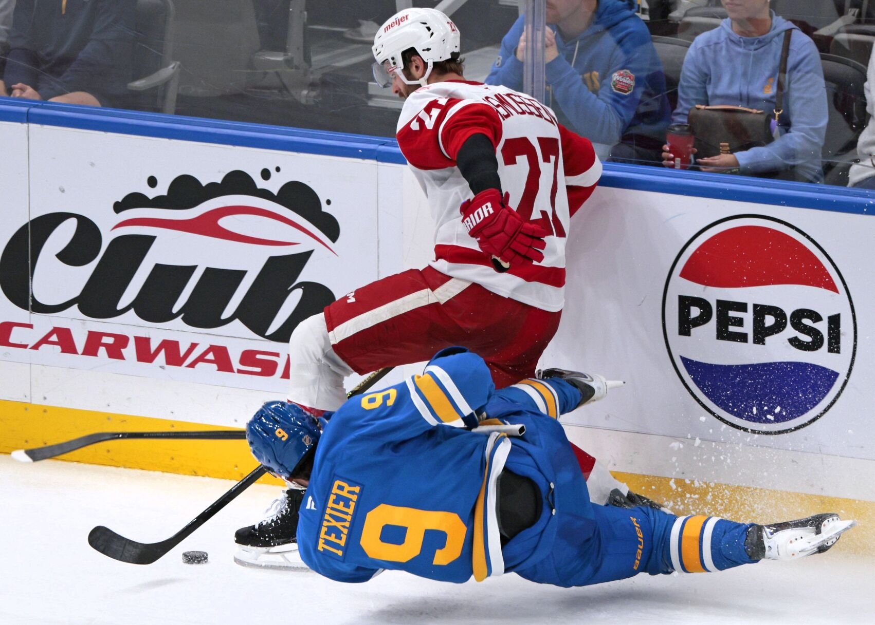 最新杏吧原创 Blues host the Red Wings